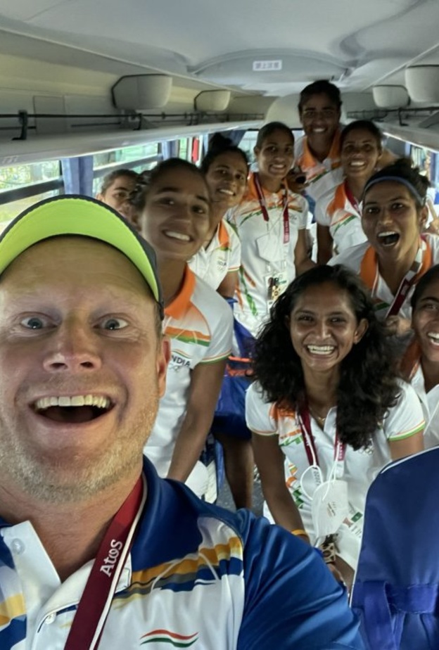  شاروخان يهنئ فريق الهند للهوكي