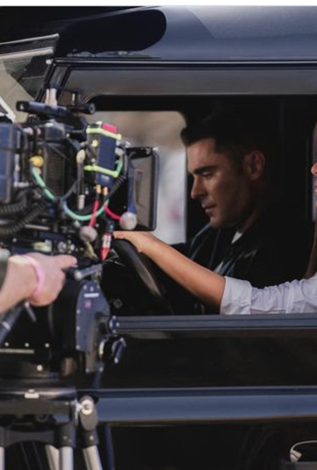 زاك إيفرون وجيسيكا ألبا