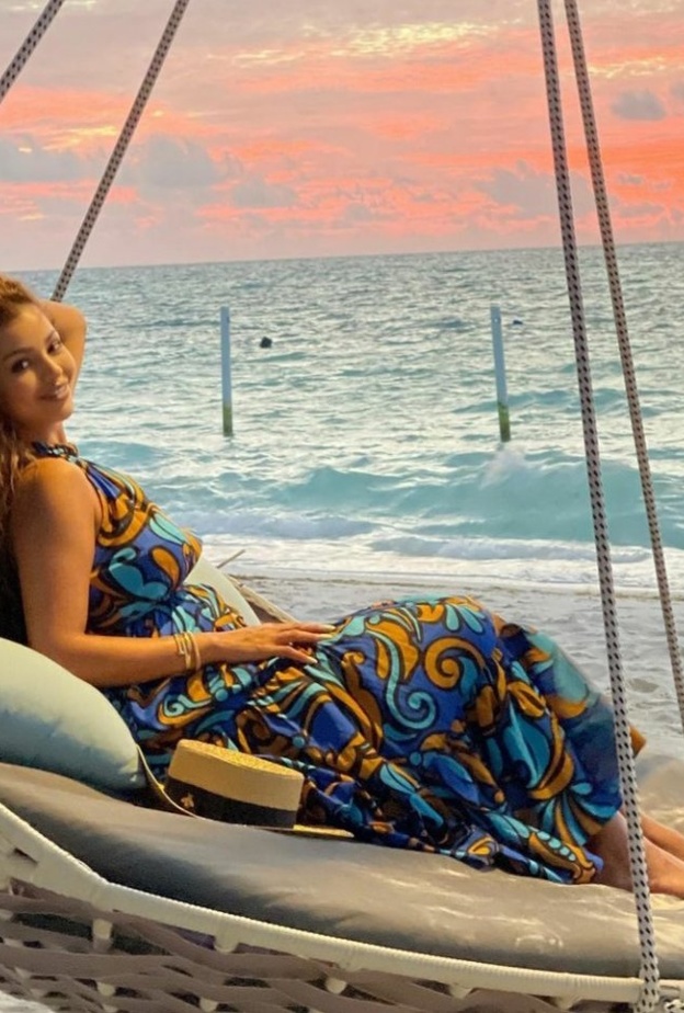 أجمل اطلالات الإعلامية السعودية مها عبدالله بألوان صيفية منعشة