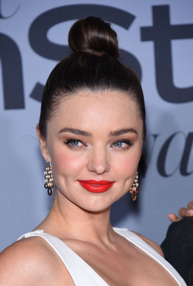  رسمات مكياج ناعمة من وحي اطلالات ميرندا كير