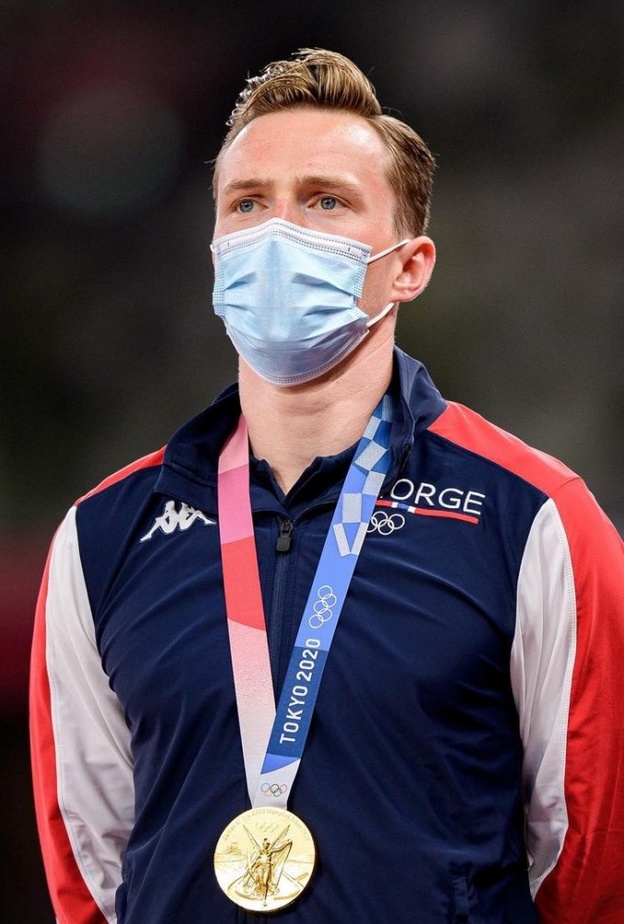 برقية الملك إلى اللاعب كارستن وارهولم