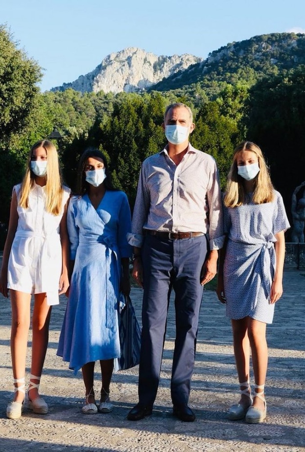 العائلة المالكة الإسبانية تزور منطقة سيرا دي ترامونتانا الجبلية