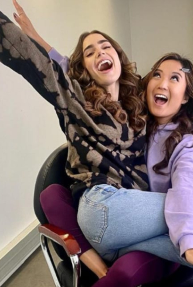 ليلي كولينز وأشلي بارك_ الصورة من حساب ليلي كولينز على إنستجرام