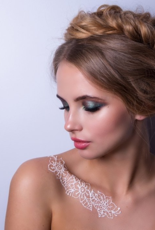 shutterstock_تناسب الحناء البيضاء كل مناطق جسم العروس