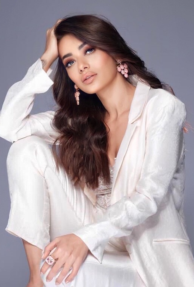 صور أجمل إطلالات رحمة رياض الراقية بمناسبة عقد قرانها