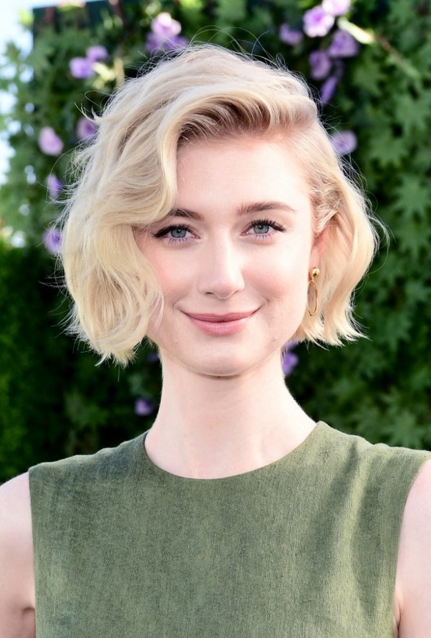  صور اطلالات إليزابيث ديبيكي برسمات المكياج الطبيعي