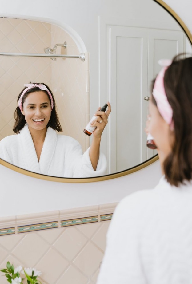 وصفة تفتيح وتوحيد لون البشرة بماء الورد Kalos Skincare