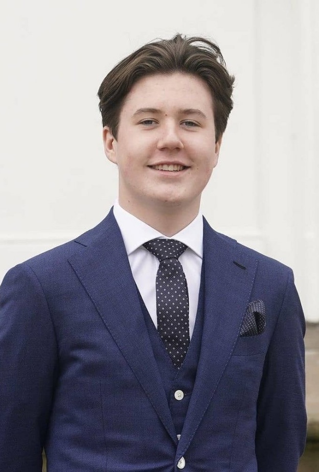 الأمير كريستيان أمير الدنمارك يستعد للالتحاق بمدرسته الجديدة