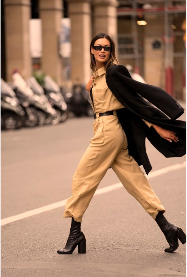 زيّني الجمبسوت بالبلايزر على الكتفين للمسة أنيقة