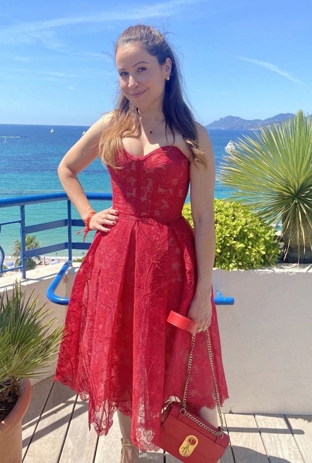 اطلالات ريا ابي راشد بالفستان الاحمر الساحر من دار NADINE MERABI