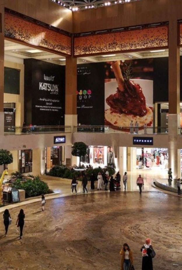 الإمارات تجري تحديثا جديدا للإجراءات الوقائية وترفع نسب الاستيعاب في المرافق