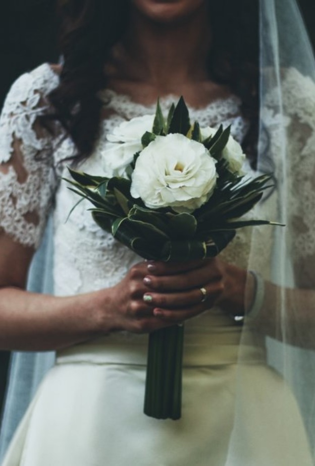 عروس نيجيرية تثير الجدل بسبب عدم إبتسامها في وجه العريس