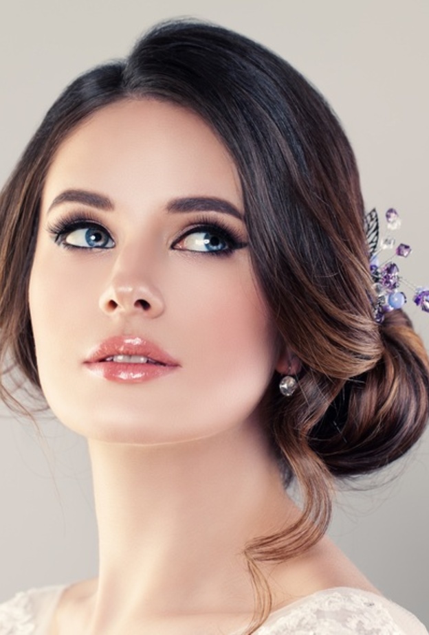 طريقة عمل تسريحات شعر راقية للمناسبات المسائية في الصيف