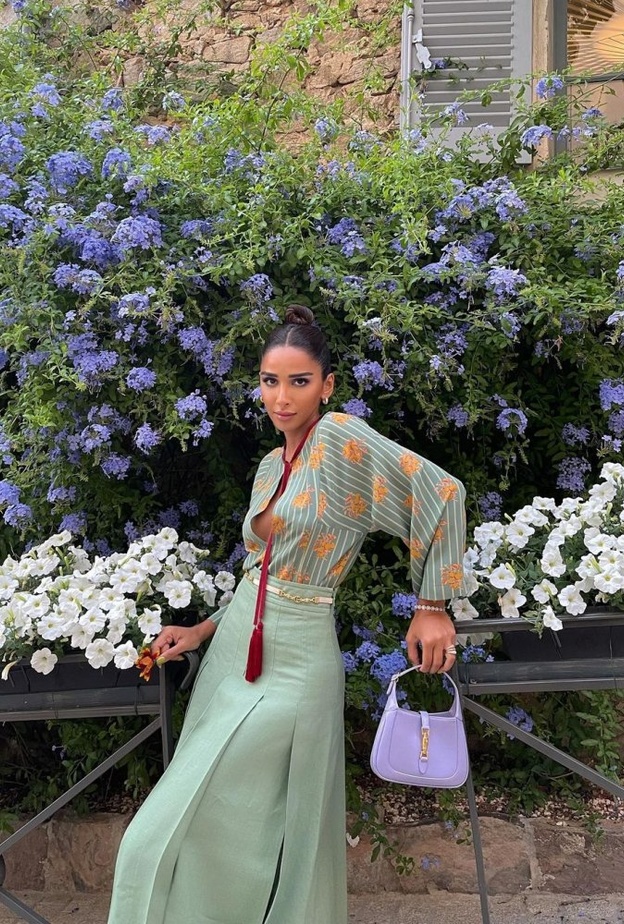 إطلالات صيفية على الموضة من وحي المؤثرة ومصممة المجوهرات هلا عبد الله