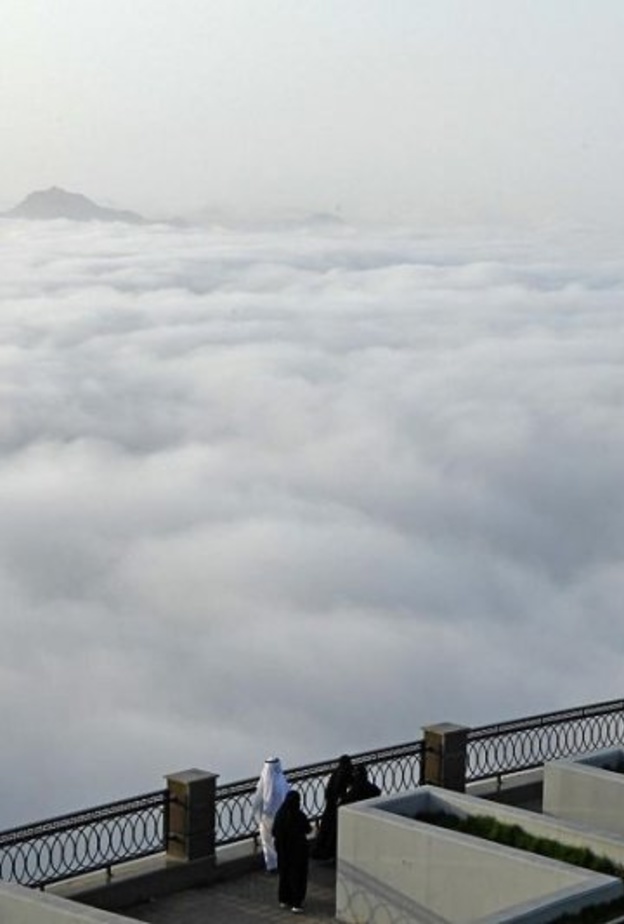 صور ساحرة لظاهرة السحب المنخفضة في عسير - المصدر وكالة الأنباء السعودية 