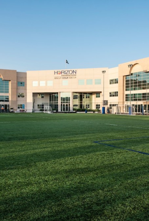 دارين غيل، مدير مدرسة هورايزن الدولية