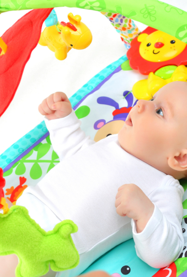 الالعاب المناسبة للطفل من 3 الى 6 اشهر