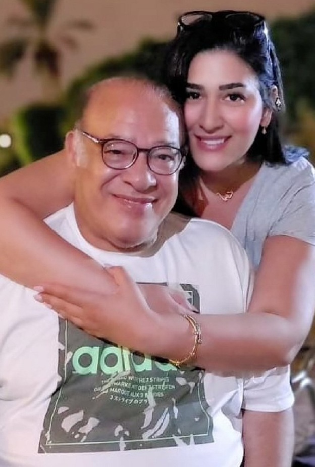 صلاح عبد الله وابنته