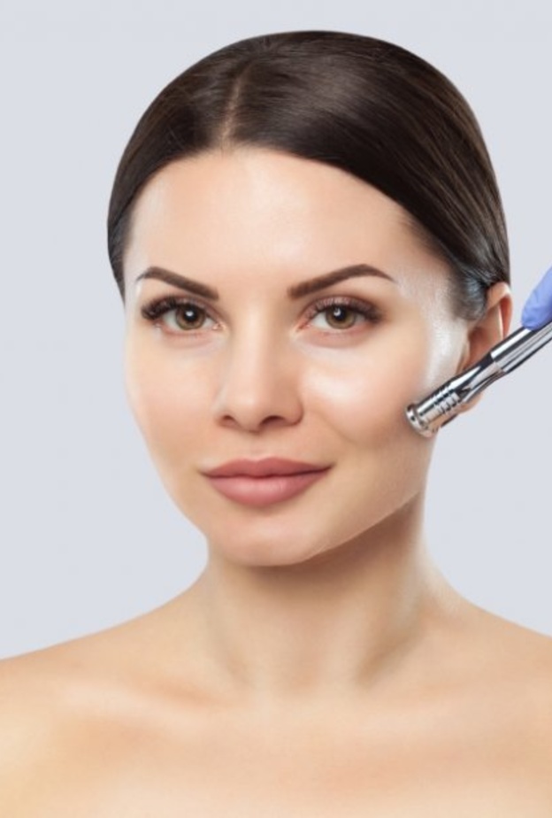  الآثار الجانبية لعملية التقشير الماسي للبشرة وما مدى فاعليتها