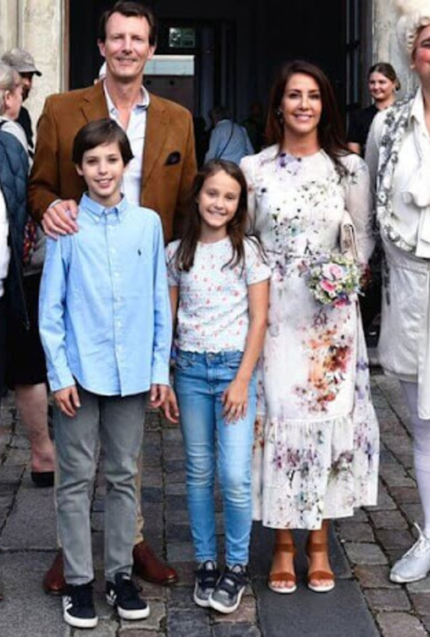 الأمير يواكيم وأسرته يحضرون حفل في قاعة حفلات Odd Fellows Mansion