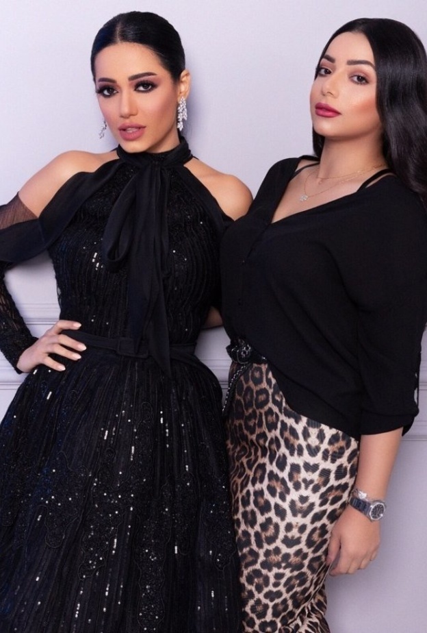 اطلالات رحمة رياض وشقيقتها الفاخرة