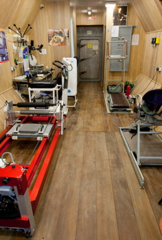 تعرّف إلى أول إماراتيين لمشروع الإمارات لمحاكاة الفضاء "المهمة رقم 1"