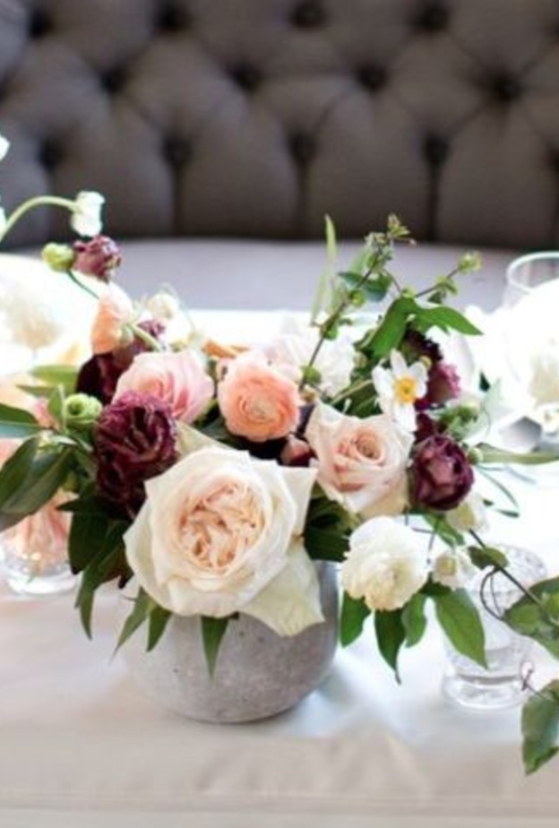  ديكور سنتربيسات حفل الزفاف بطابع اسمنتي