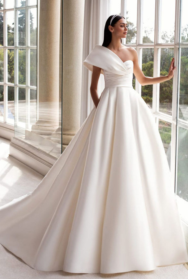 فساتين زفاف بكتف واحد @pronovias