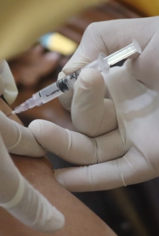  هل من الممكن تناول الادوية المسكنة قبل تلقي لقاح فيروس كورونا