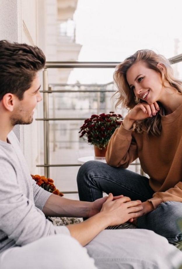 ما هي علامات الحب الحقيقي عند الرجل الكتوم