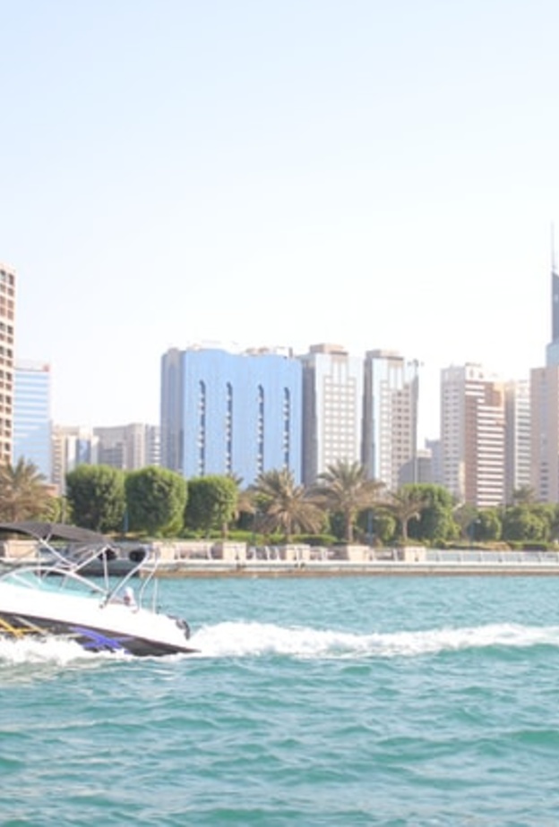 تعرّف إلى القائمة الخضراء المحدثة للمسافرين القادمين إلى أبوظبي 