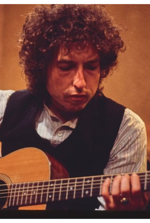 بوب ديلان قيد التحقيق بتهمة تخدير فتاة قاصر والاعتداء عليها جنسيًا