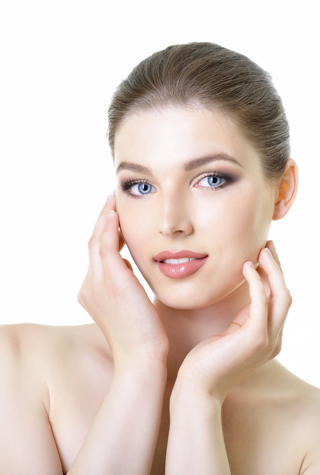  طرق طبيعية فعالة لازالة الهالات السوداء قبل يوم المراة الامارتية