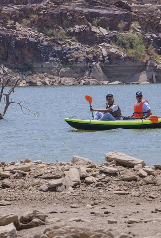 التجديف بالقوارب تجربة ساحرة للجميع في مغامرات تنومة - المصدر وكالة الأنباء السعودية