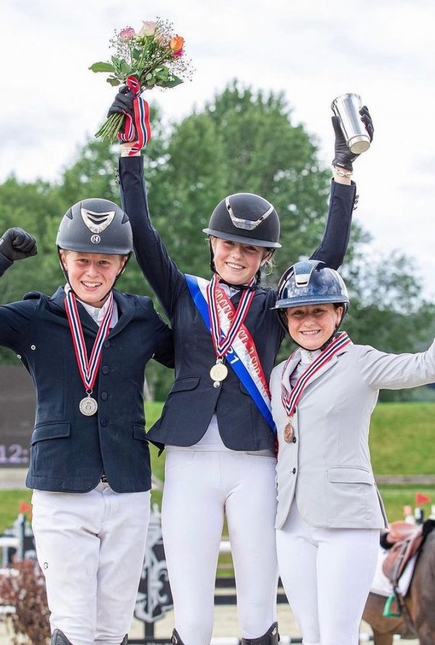 حفيدة ملك النرويج تحصل على ميدالية برونزية في بطولة النرويج للفروسية