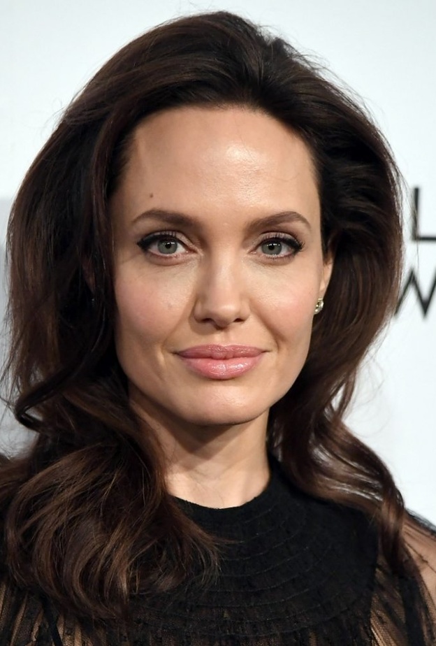  نصائح ذهبية من أنجلينا جولي مع المستحضرات الجمالية الساحرة