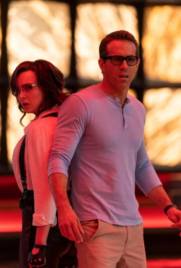 ريان رينولدز وجودي كومر - فيسبوك