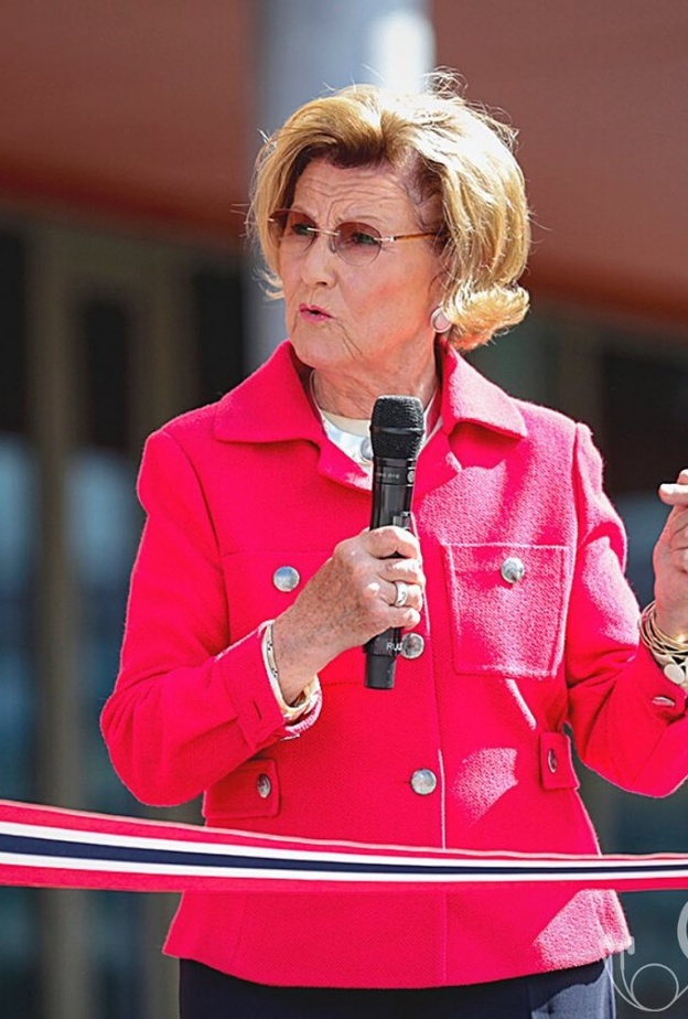 الملكة سونيا تفتتح مدرسة جديدة في أوسلو