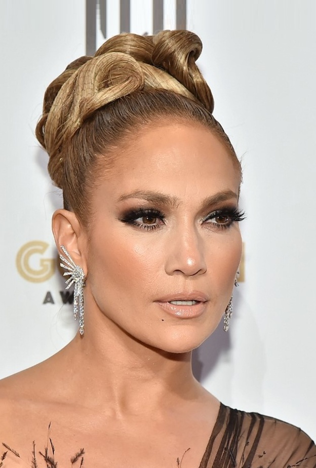 مكياج لتوسيع العين مع الظلال البرونزية من وحي Jennifer Lopez
