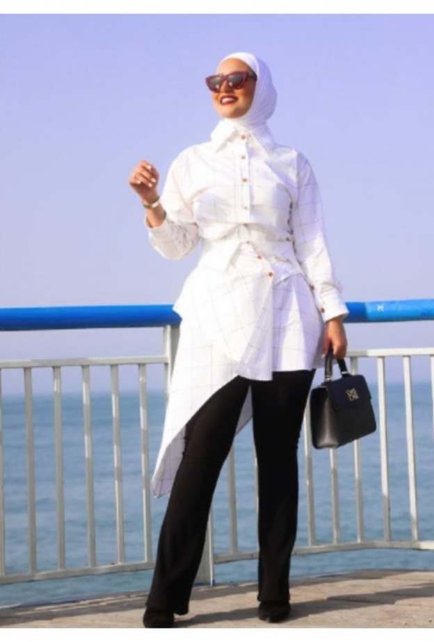 افكار لتنسيق القميص الصيفي للمحجبات على طريقة دلال الدوب