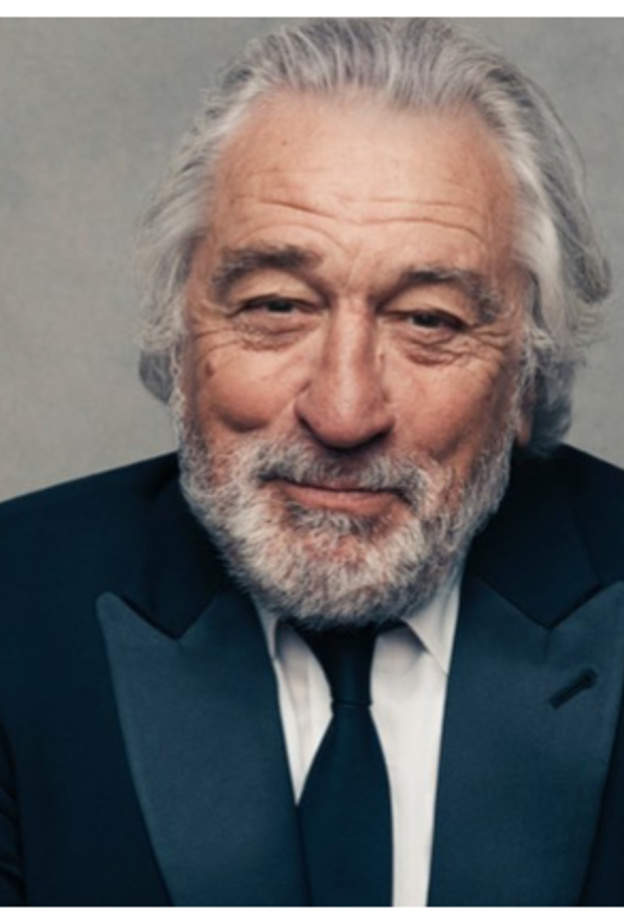 صور روبرت دي نيرو في عيد ميلاده مع امرأة غير معروفة تثير علامات استفهام كثيرة