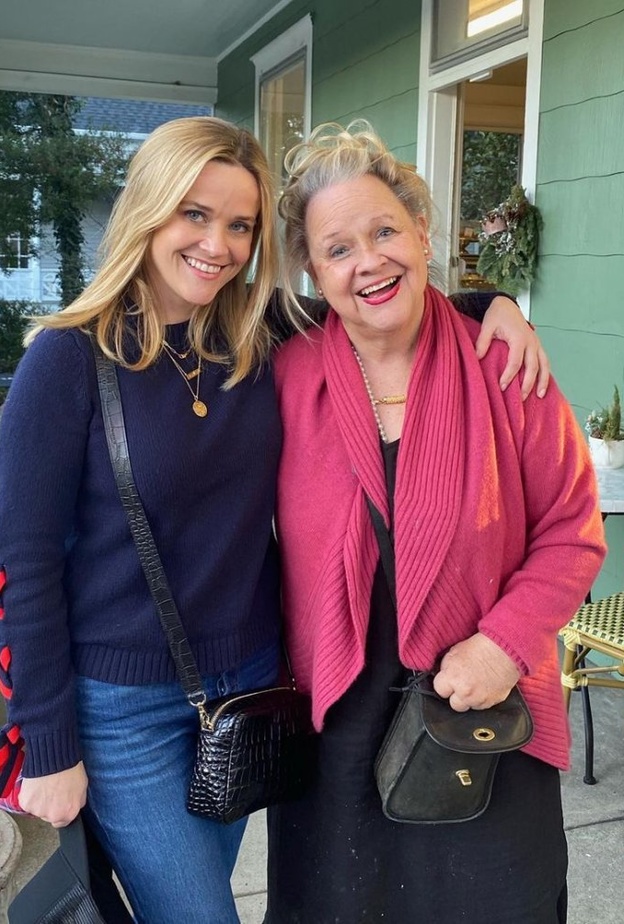 ريس ويذرسبون ووالدتها