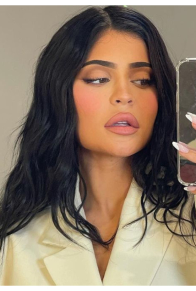 أسرة كايلي جينر سعيدة بخبر حملها