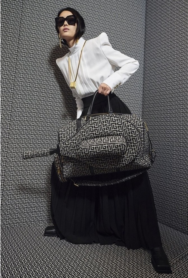 فستان صيفي من "ألكساندر ماكوين"Alexander McQueen 