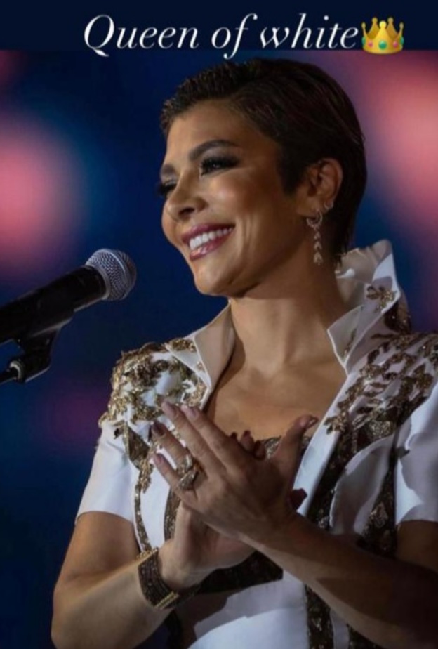 من اطلالة الفنانة أصالة المستوحاة من جدة التاريخية الصورة من حساب بنش مارك