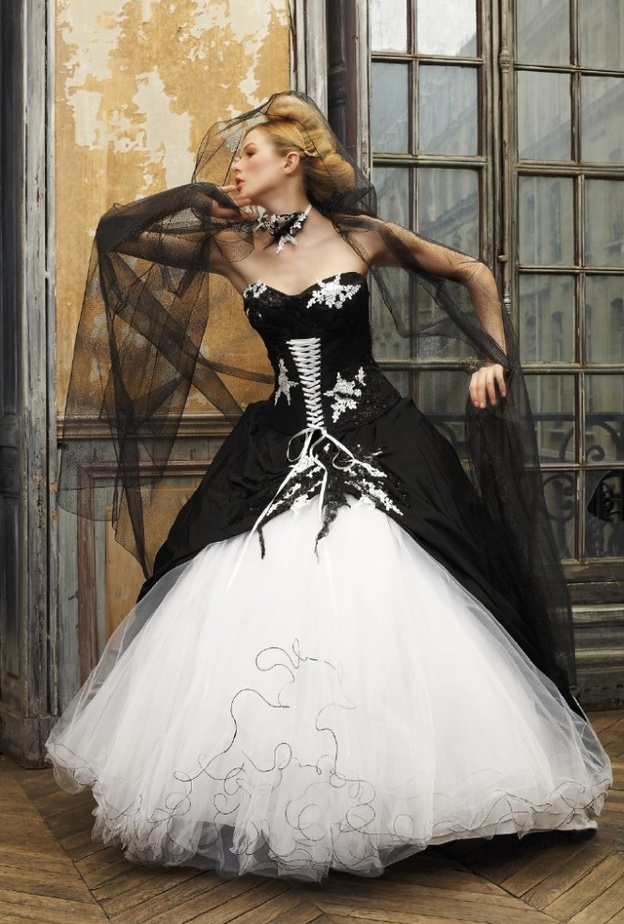 فساتين الزفاف باللونين الأبيض والأسود القصيرة عارية الأكتاف