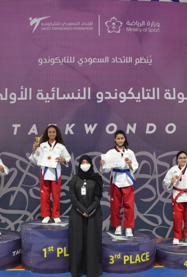 رؤى قطان تتوج الفائزات في بطولة التايكوندو النسائية الأولى في جدة 