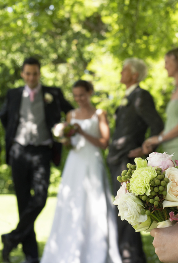 shutterstock_عريس يطرد شقيقه من حفل زفافه