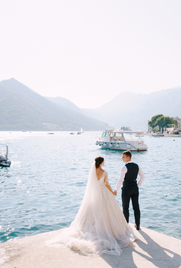 احرصي على أن تقوم وضيوفك بالاستعداد لاحتفالات الزفاف على متن القارب