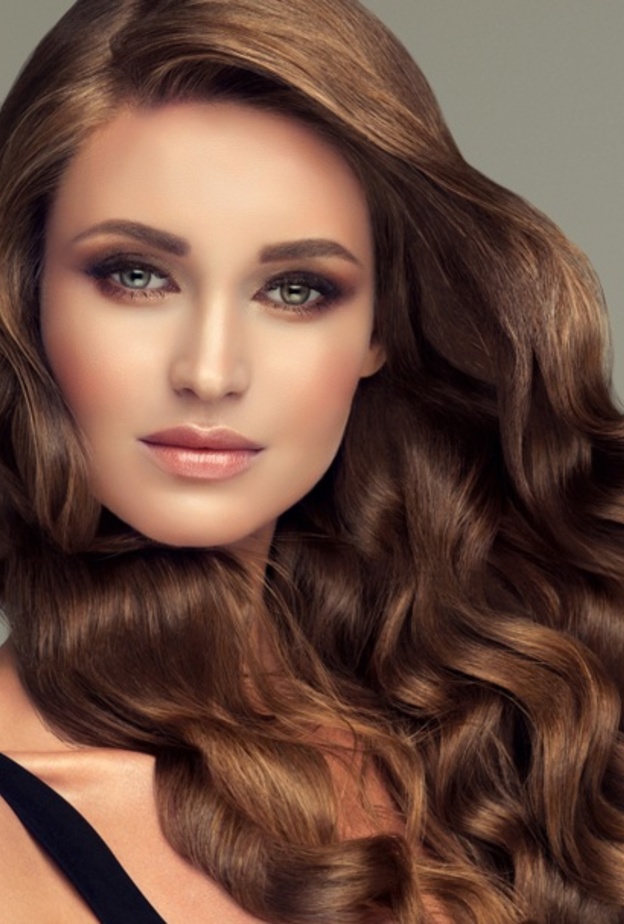  خلطات طبيعية مذهلة لشعر صحي في يوم المراة الاماراتية